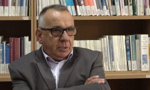 Enver Hasani kritikon Rektorin Hajrullahu: Sjellje huliganizmi