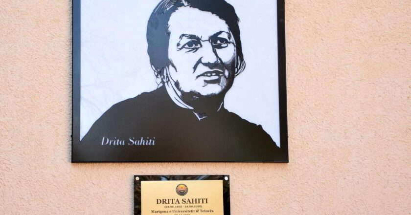 Drita Sahiti, gruaja që dhuroi stolitë e arit për Universitetin e Tetovës